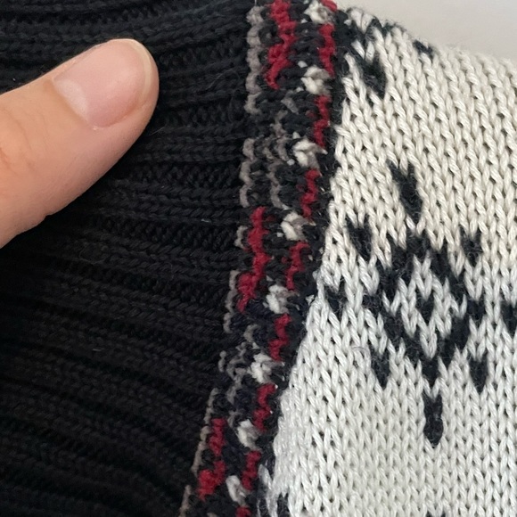 Vintage Icelandic Design Zip Up Snowflake Sweater - Picture 4 of 13